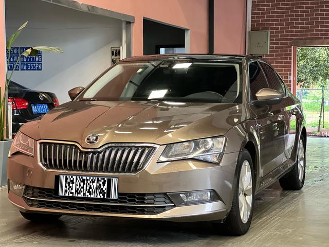 Skoda Superb - фото 0