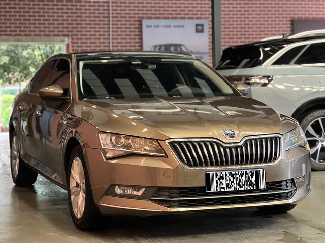 Skoda Superb - фото 2
