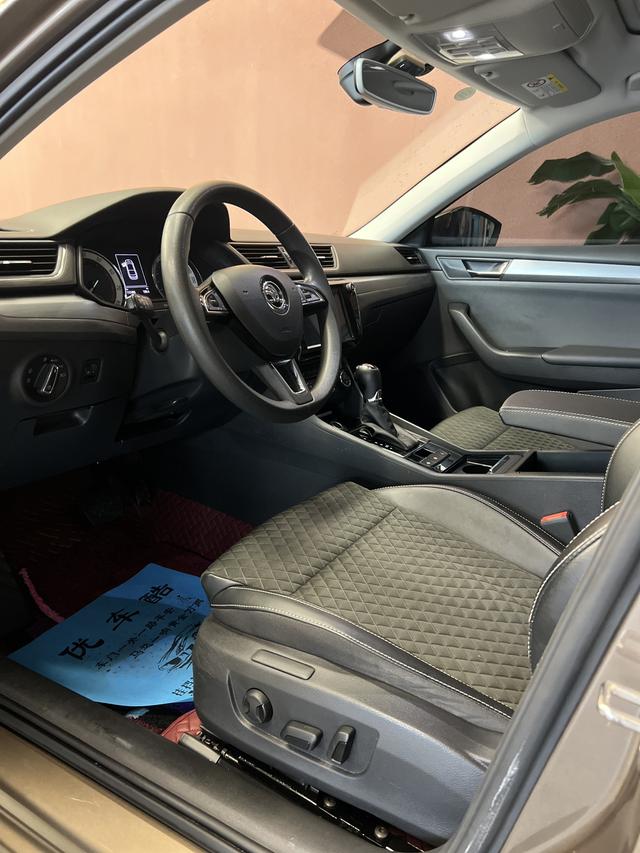Skoda Superb - фото 3