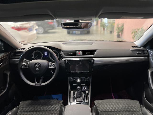 Skoda Superb - фото 4