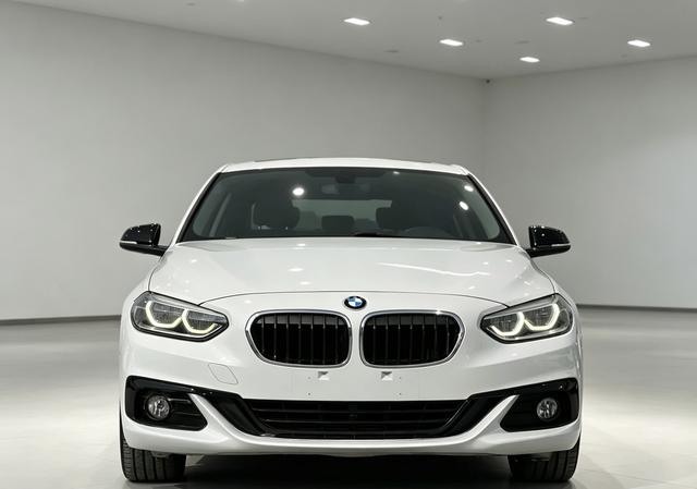 BMW 1-Series - фото 1