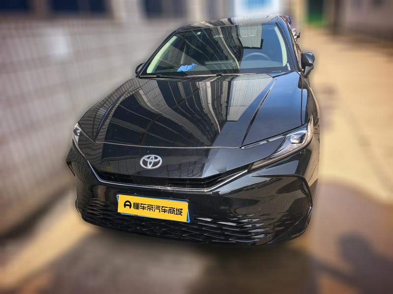 Toyota Camry - фото 1