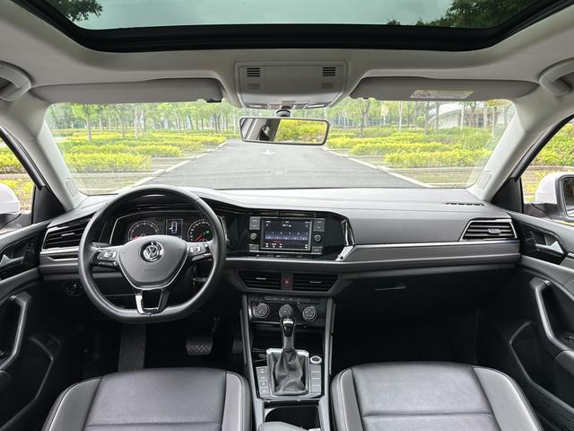 Volkswagen Sagitar - фото 4