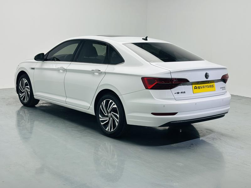 Volkswagen Sagitar - фото 4