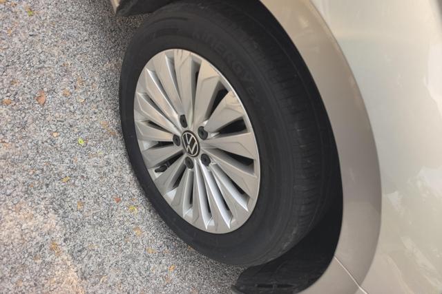 Volkswagen Lavida - фото 4