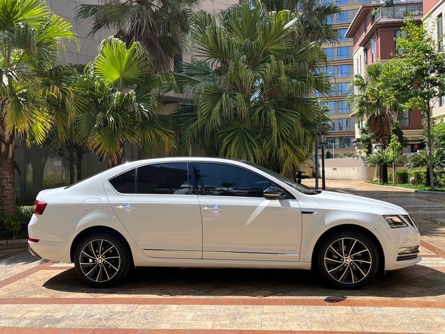 Skoda Octavia - фото 3