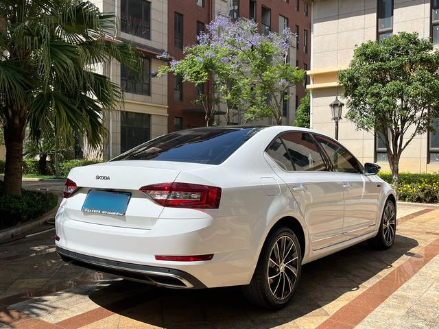 Skoda Octavia - фото 4
