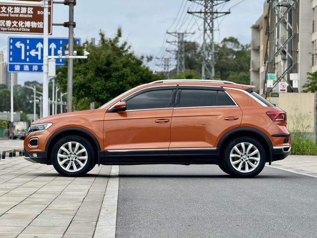 Volkswagen T-Roc - фото 3
