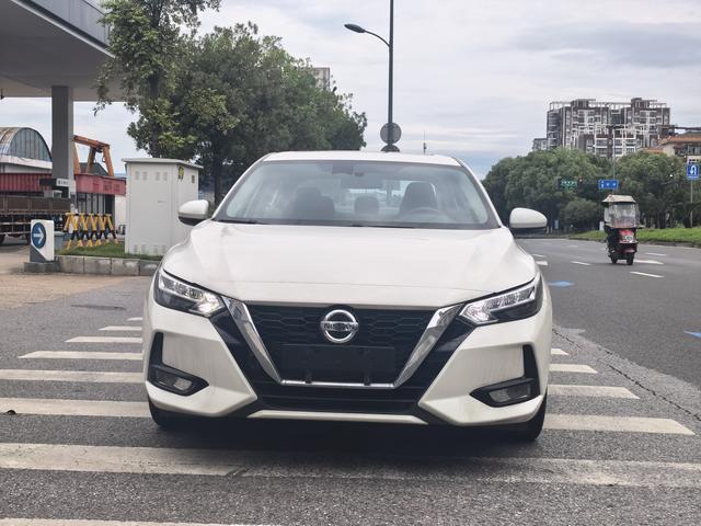 Nissan Sylphy - фото 1