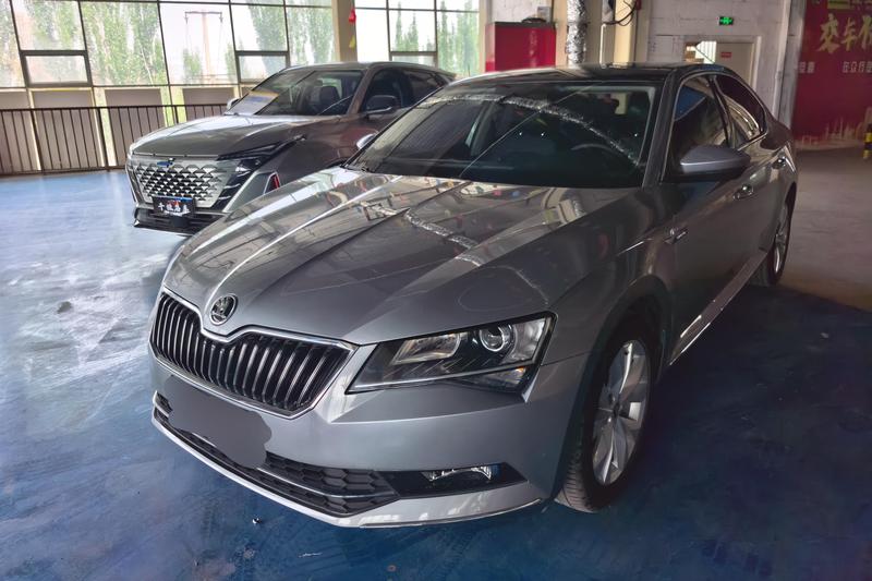 Skoda Superb - фото 0