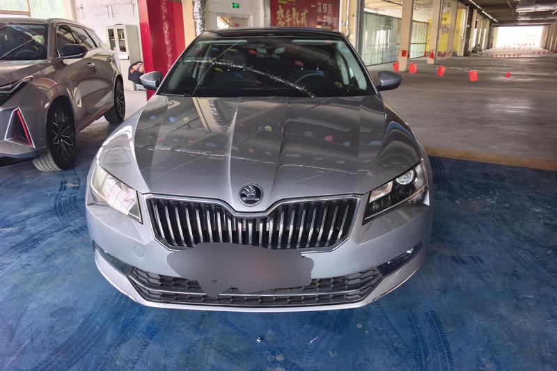 Skoda Superb - фото 1
