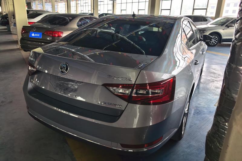 Skoda Superb - фото 2