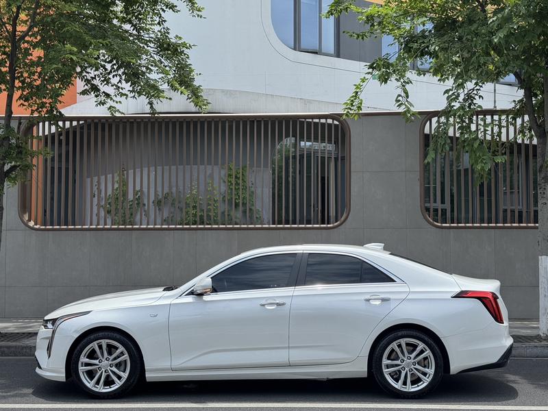 Cadillac CT4 - фото 3