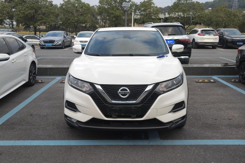 Nissan Qashqai - фото 1