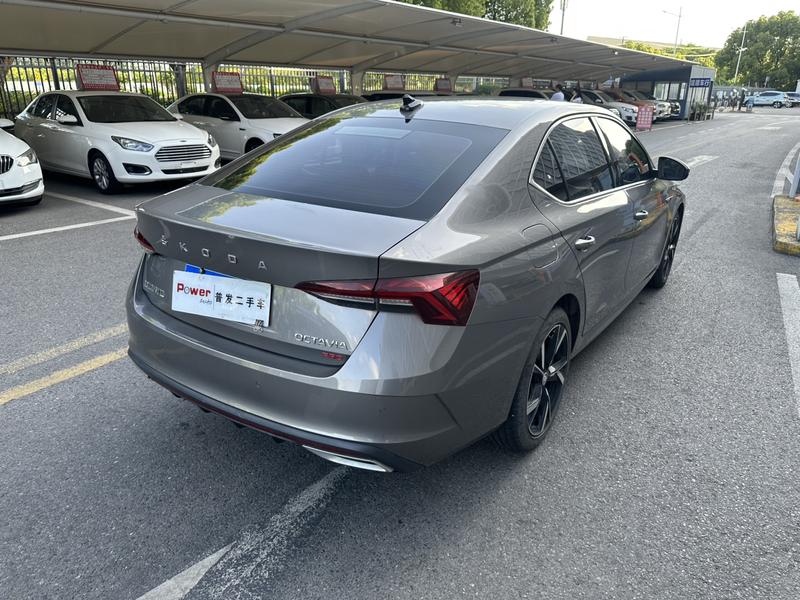 Skoda Octavia - фото 4