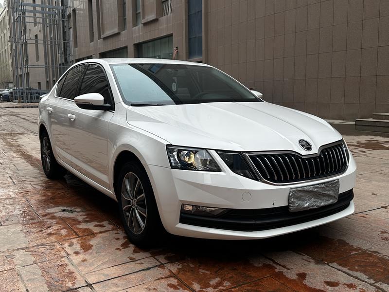 Skoda Octavia - фото 1