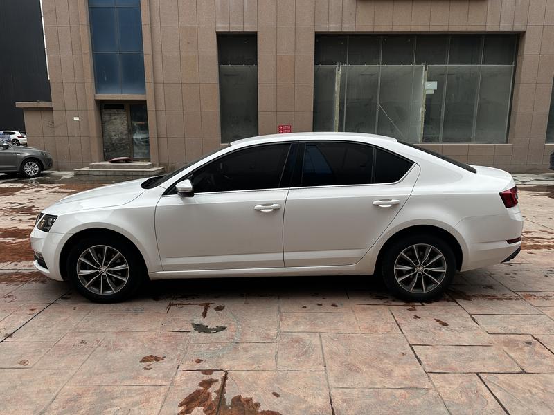 Skoda Octavia - фото 2
