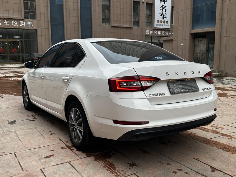 Skoda Octavia - фото 3