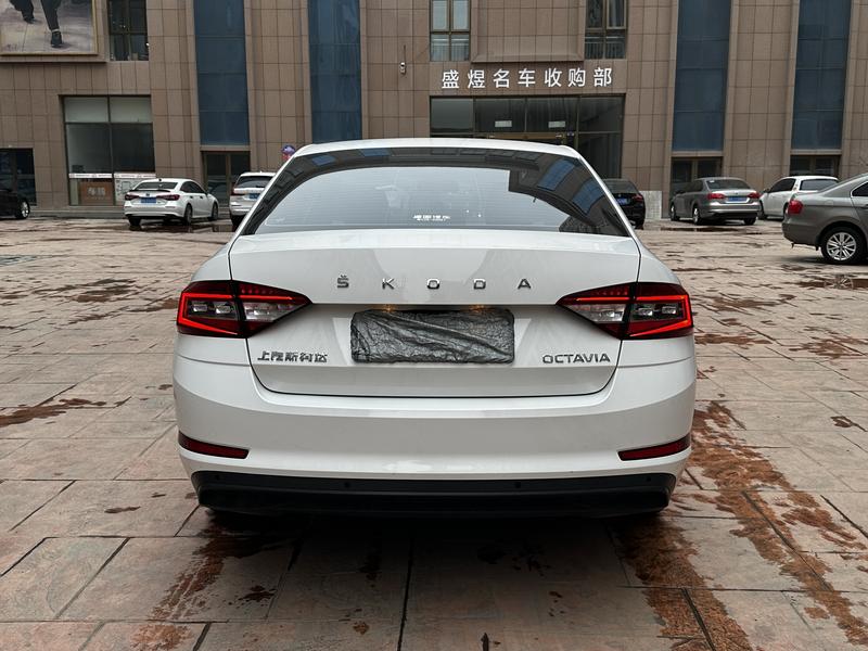 Skoda Octavia - фото 4