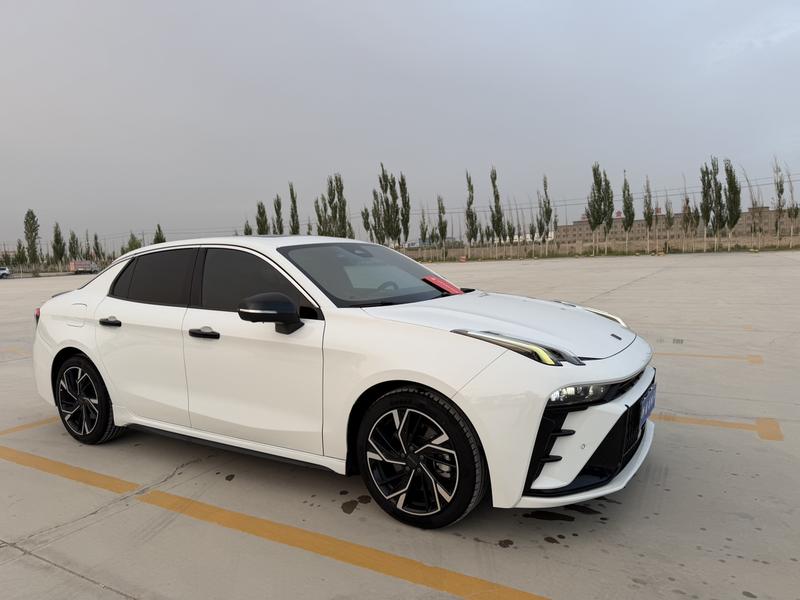Lynk & Co 03 - фото 2