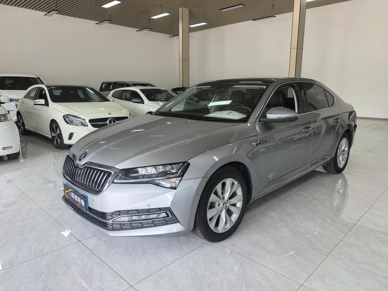 Skoda Superb - фото 0