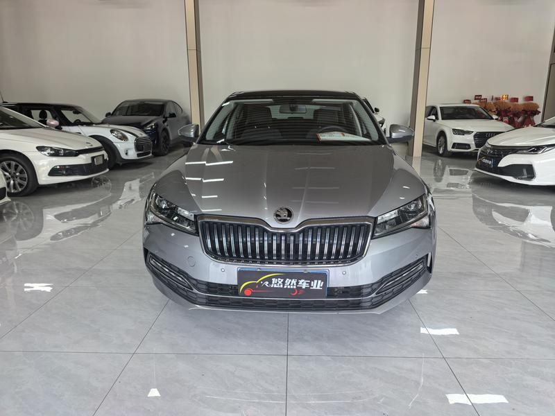 Skoda Superb - фото 1