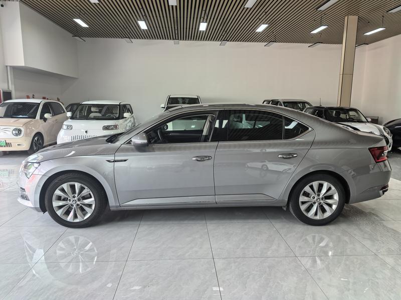 Skoda Superb - фото 2