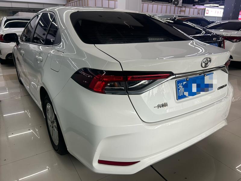 Toyota Corolla - фото 2