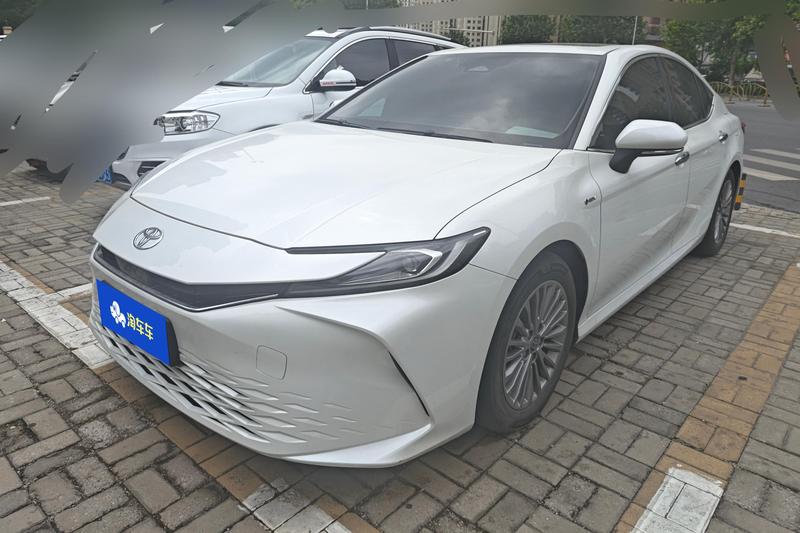 Toyota Camry - фото 0
