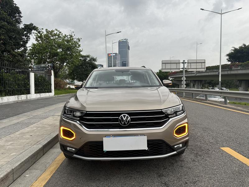 Volkswagen T-Roc - фото 1
