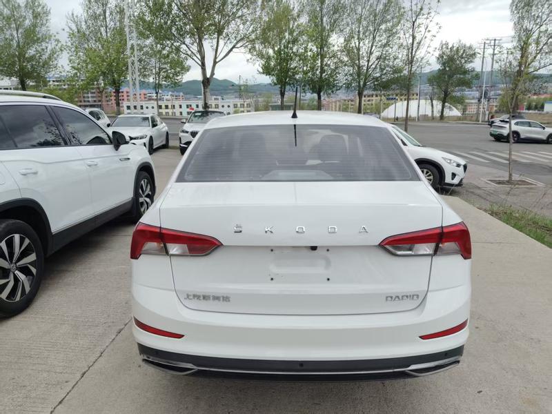 Skoda Rapid - фото 4