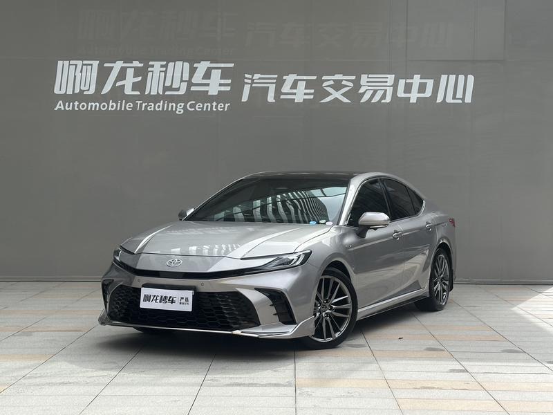 Toyota Camry - фото 0