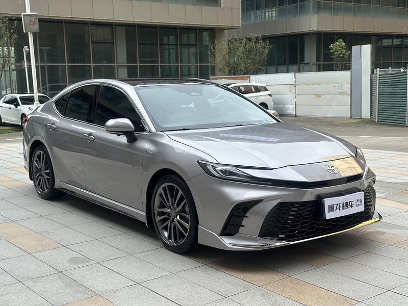 Toyota Camry - фото 2