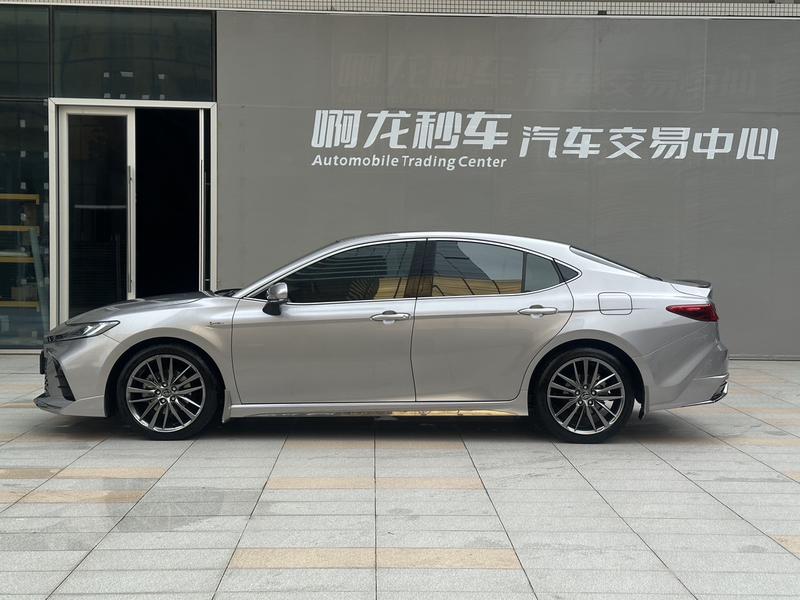 Toyota Camry - фото 3