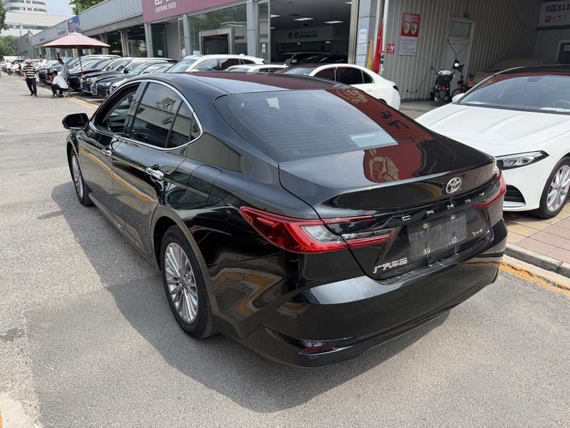 Toyota Camry - фото 2