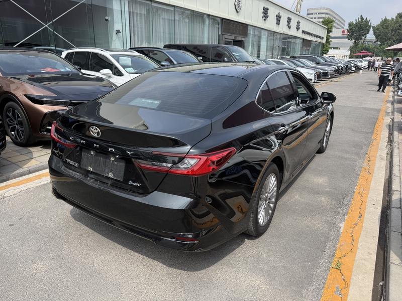 Toyota Camry - фото 3