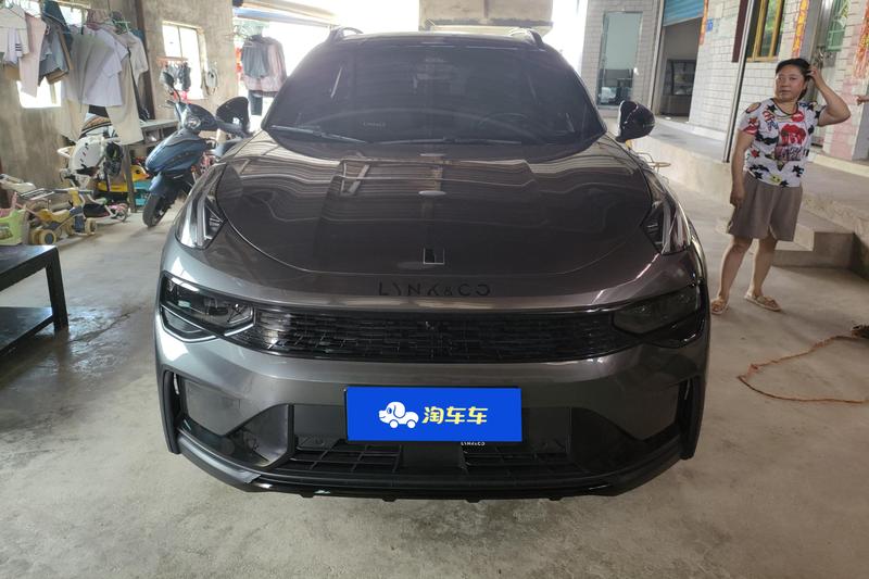 Lynk & Co 01 - фото 1