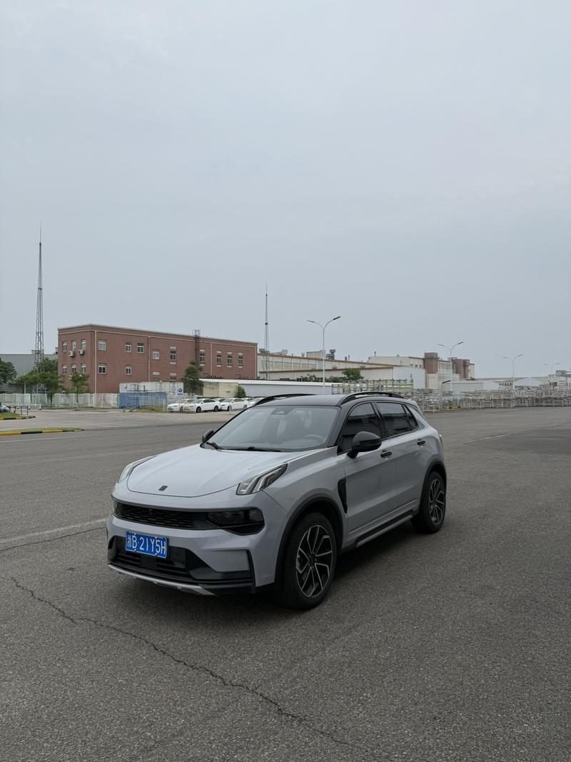 Lynk & Co 01 - фото 0