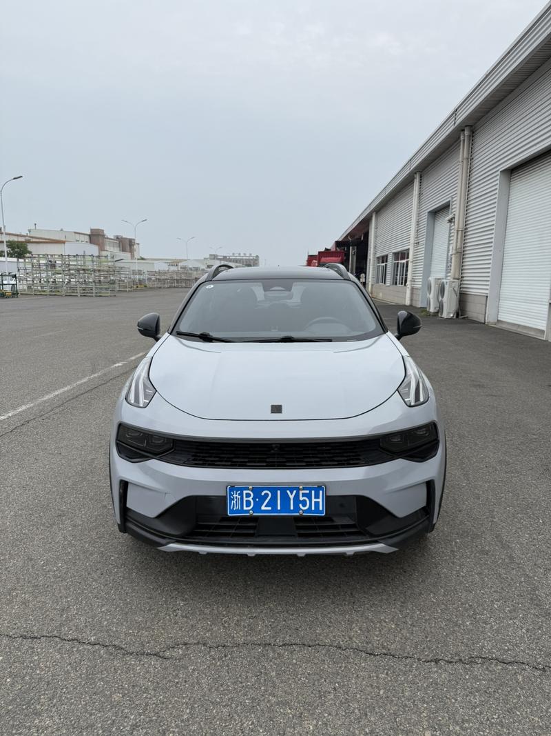 Lynk & Co 01 - фото 1