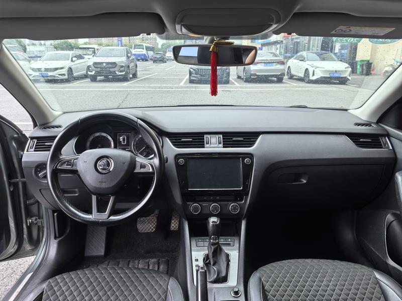Skoda Octavia - фото 4