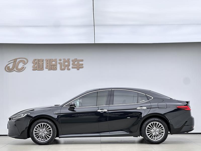 Toyota Camry - фото 2
