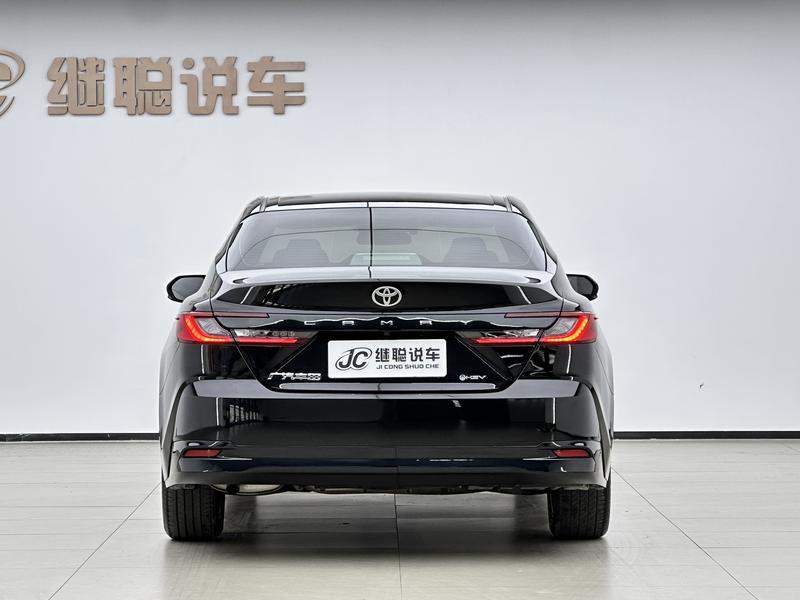 Toyota Camry - фото 3