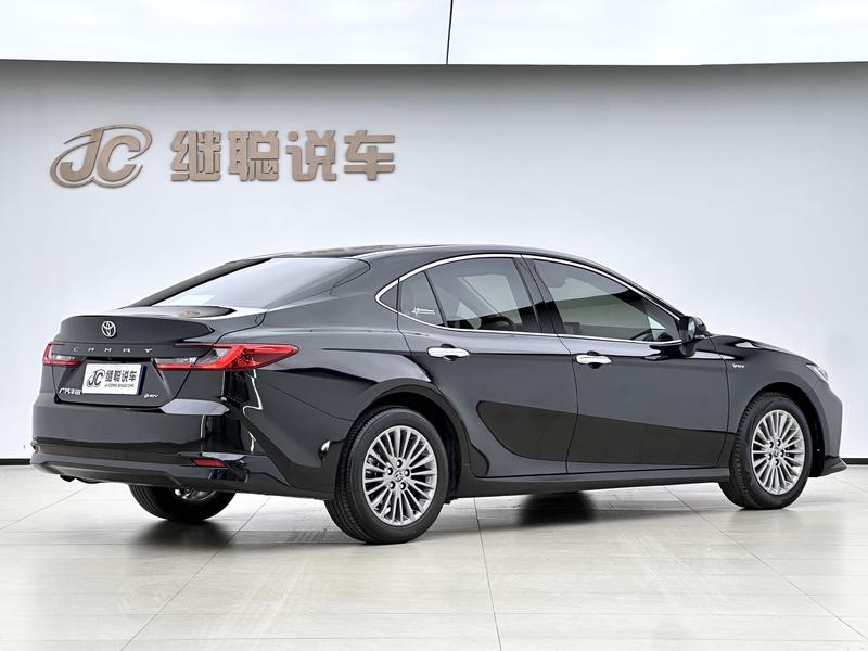 Toyota Camry - фото 4