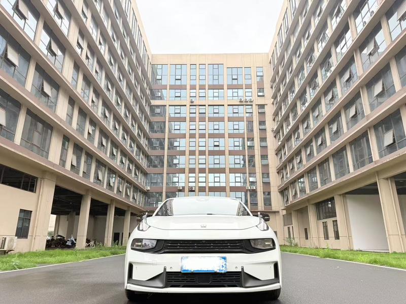Lynk & Co 03 - фото 1