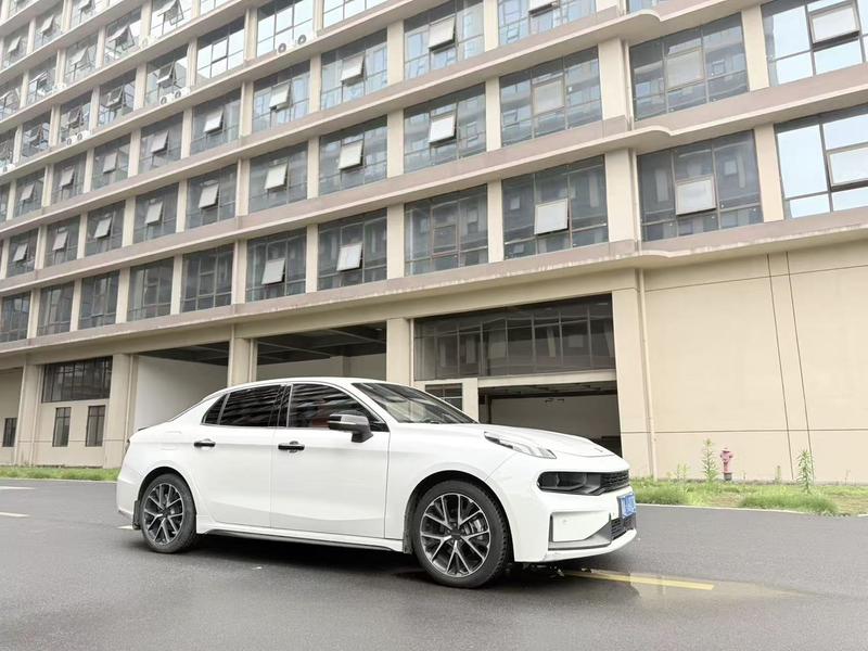 Lynk & Co 03 - фото 3