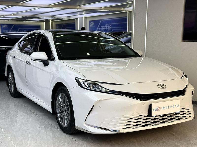 Toyota Camry - фото 2
