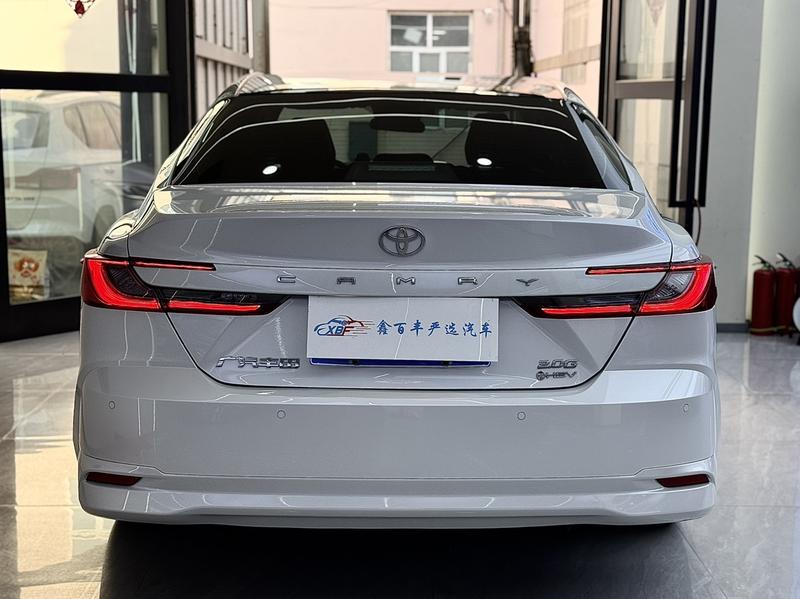 Toyota Camry - фото 4