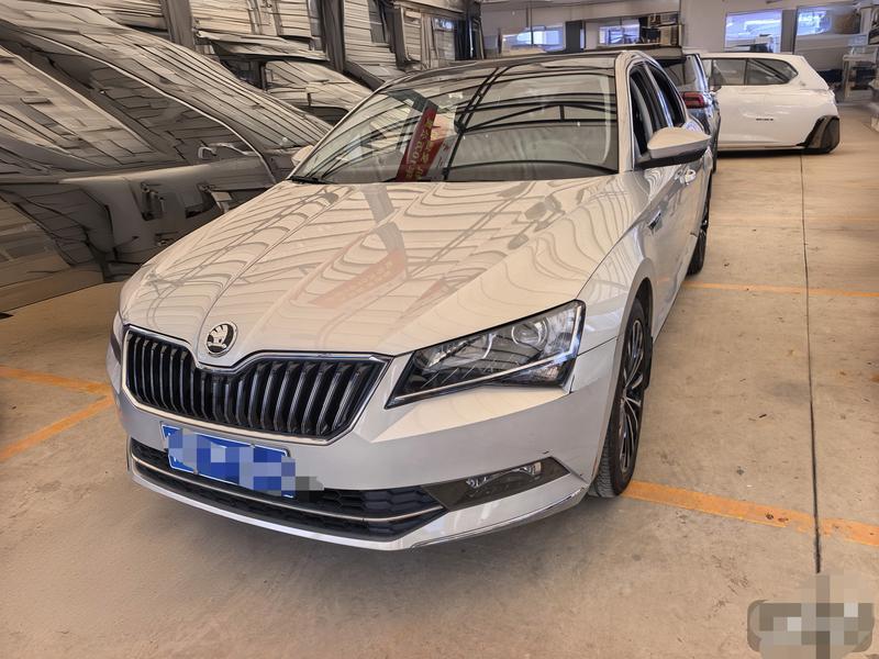 Skoda Superb - фото 0