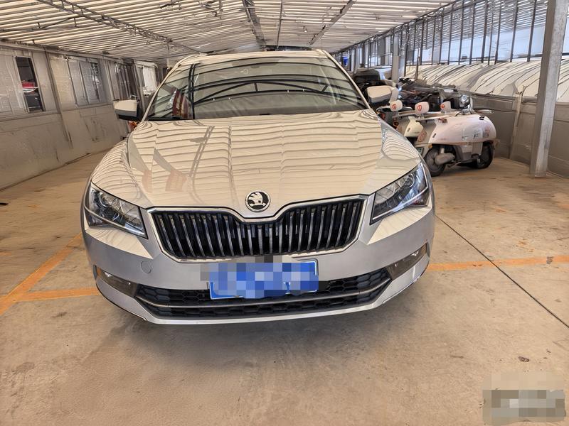Skoda Superb - фото 1