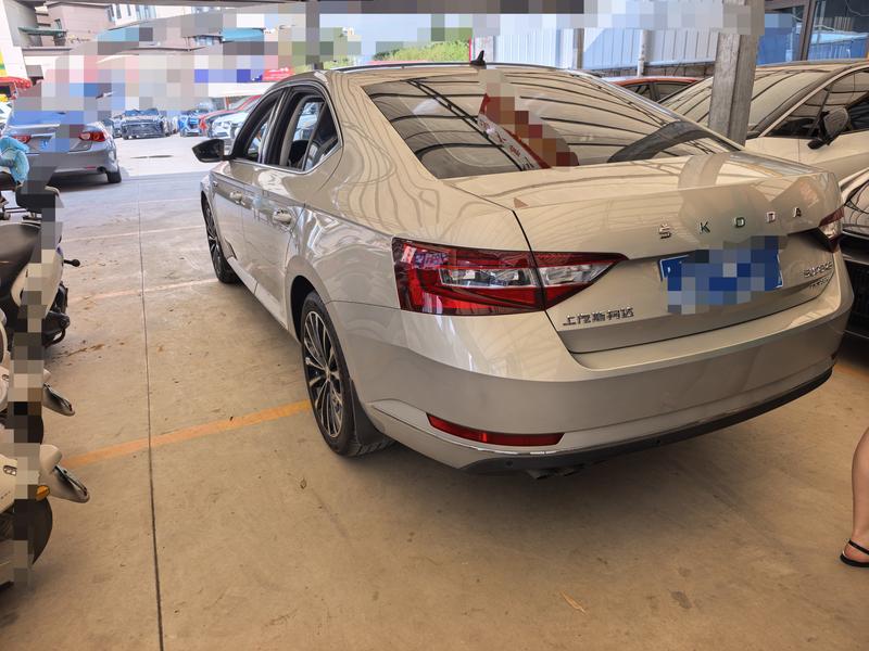 Skoda Superb - фото 3